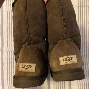UGG Bailey boot in chocolate size 9